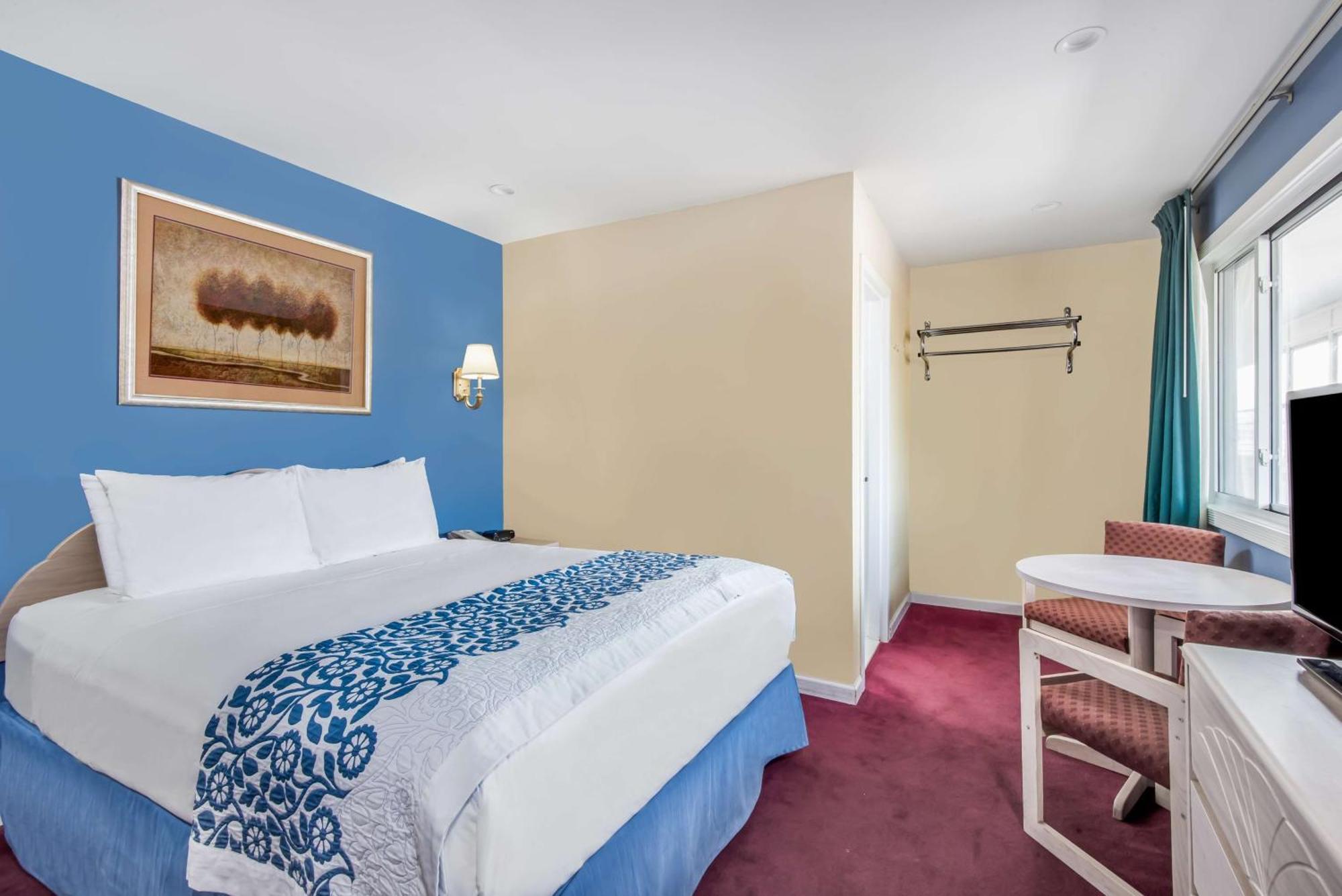 Days Inn By Wyndham Hicksville Long Island Exterior foto